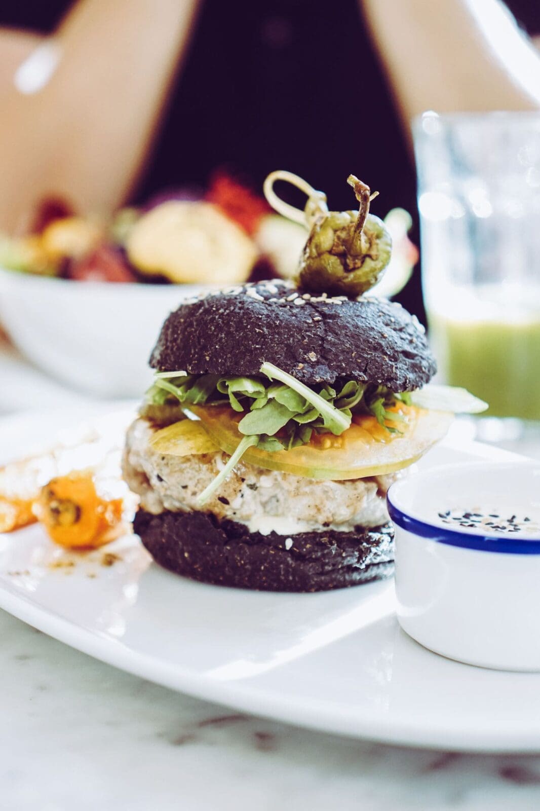Burger im Flax & Kale in Barcelona