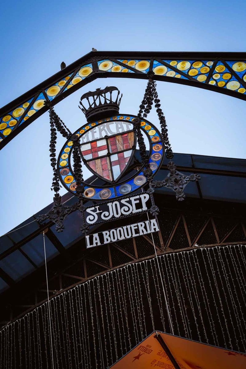 Eingangsschild des Mercat de Sant Josep La Boqueria an der Rambla, Barcelona