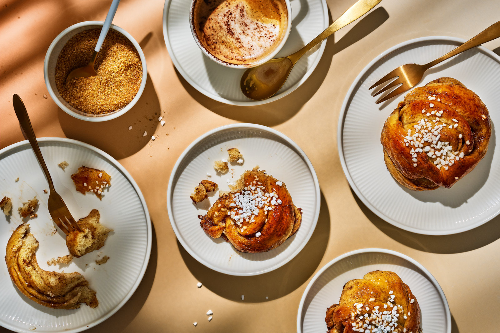 Kanelsnurrer. Dänische Zimtknoten mit Kardamom