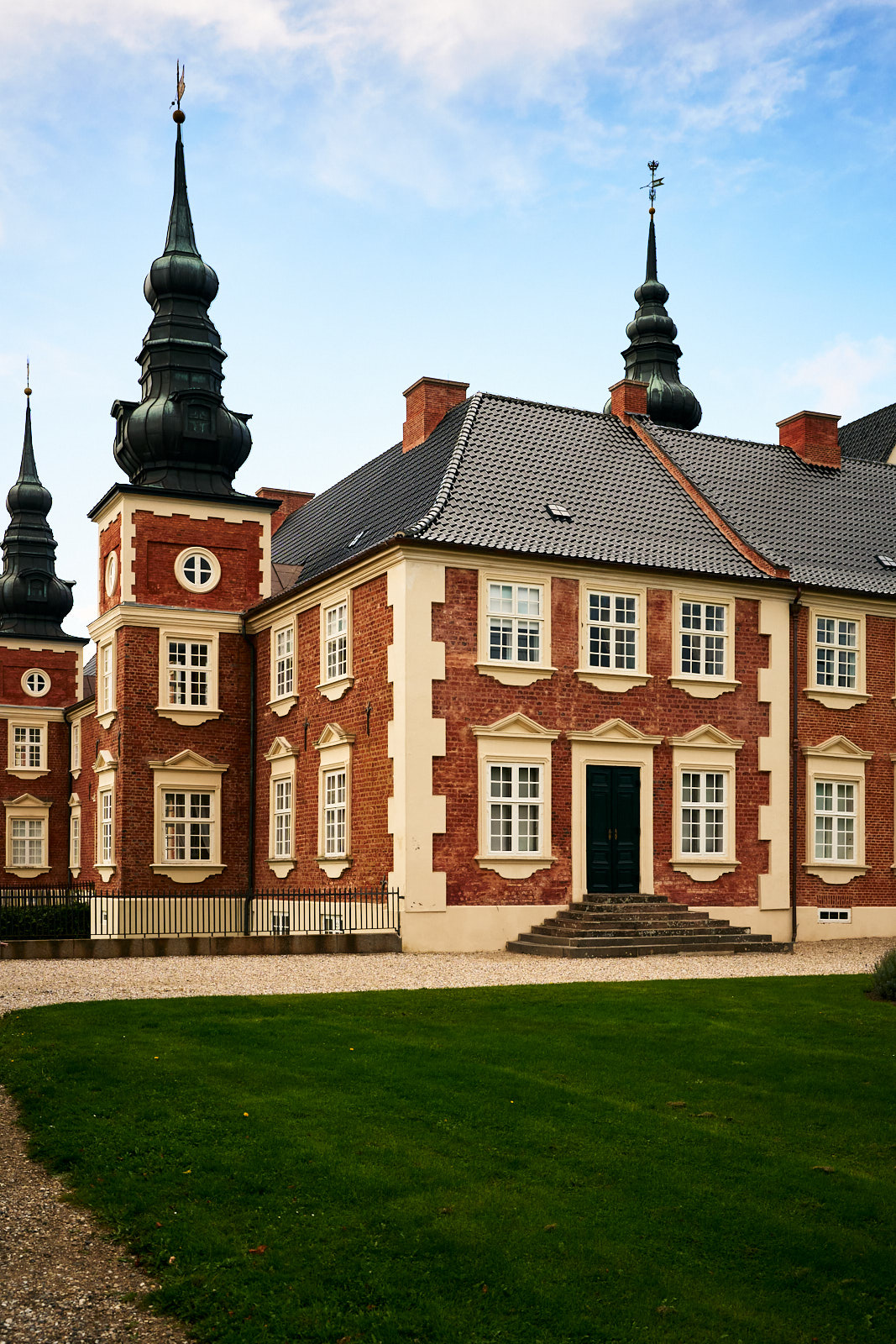 WEB Roskilde 250 | Roskilde und Fjordlandet liegen nur rund 30 Kilometer von Kopenhagen entfernt. Wikingerschiffe, UNESCO-Dom, Bio-Brauerei und das beste Eis der Region, unsere Tipps aus fünf Tagen am Roskilde Fjord.
