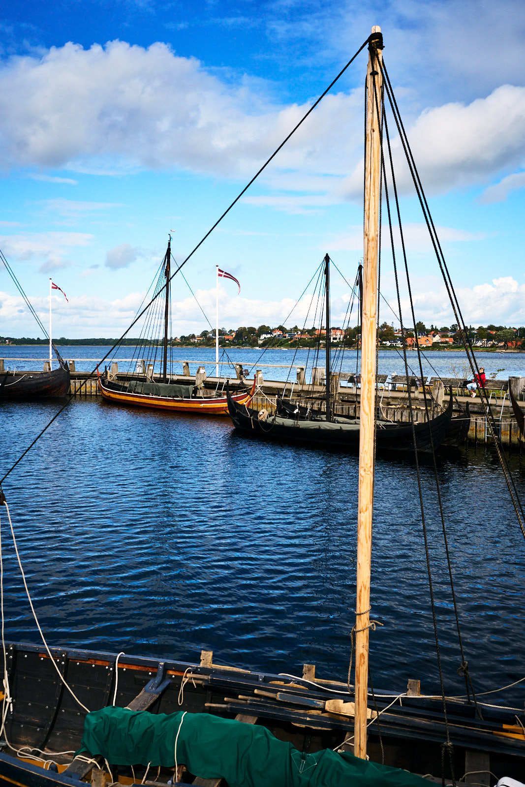 WEB Roskilde 70 | Roskilde und Fjordlandet liegen nur rund 30 Kilometer von Kopenhagen entfernt. Wikingerschiffe, UNESCO-Dom, Bio-Brauerei und das beste Eis der Region, unsere Tipps aus fünf Tagen am Roskilde Fjord.