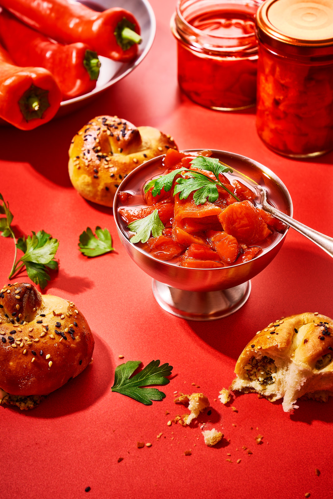 WEB eingelegte Paprika Rezept | Eingelegte Paprika als mediterrane Antipasti selbst gemacht: Im Airfryer geröstet, gehäutet und über Nacht in einer Marinade aus Zitrone, Knoblauch und Honig gezogen, wandern die Schoten mit Thymian in warmes Olivenöl ins Glas. Mit Tipps zu Zutaten, Haltbarkeit und typischen Fehlerquellen beim Einlegen.