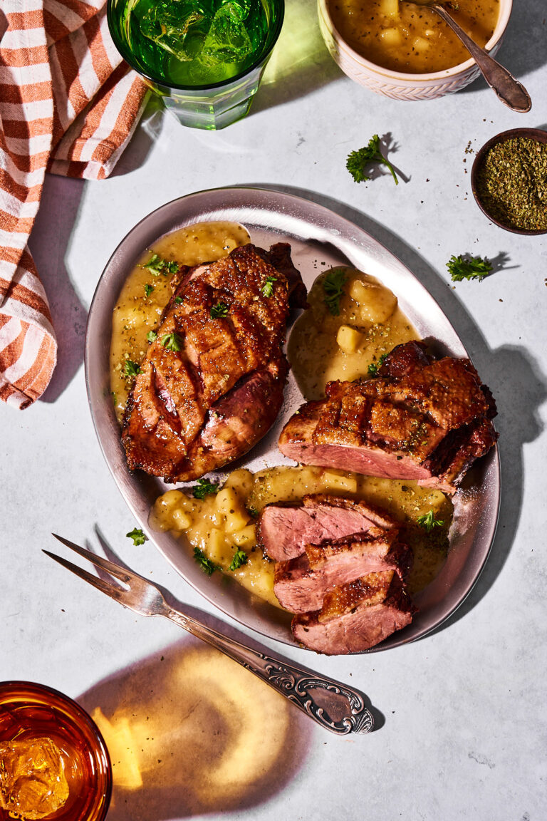 Gänsebrust im Airfryer. Knusprig mit Apfel-Honig-Jus und Majoran