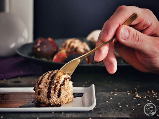 ZIEGENKÄSEEIS mit Feige und Balsamico