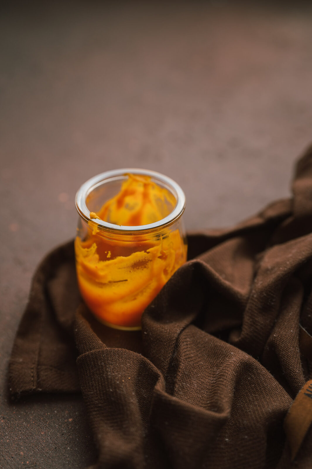 Kürbispüree im Glas zum Aufbewahren