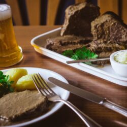 Oma Lores Sauerbraten