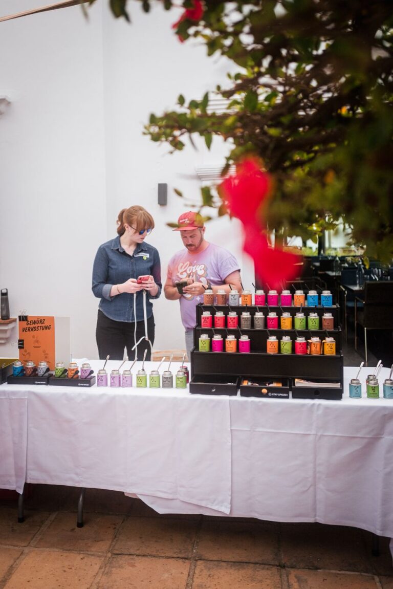 Gewürzverkostung am Stand von STAY SPICED ! beim Gourmetgipfel 2023
